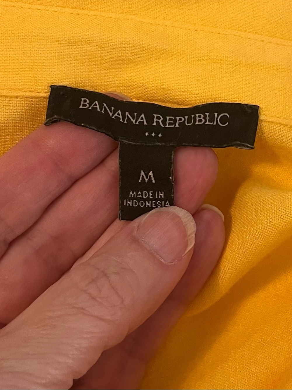 Banana Republic Women’s Light Yellow Button-Down Shirt - Picture 2 of 5
